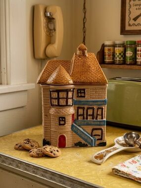 Vintage Cookie Jar House Made in Japan